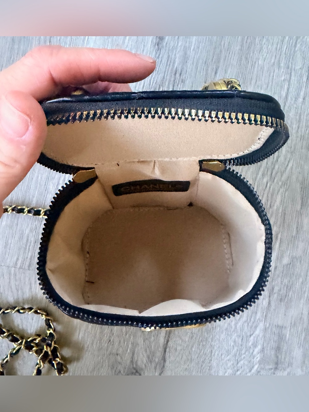 Source Unknown Black Ball Box Bag w Gold Hardware NEW in Branded Dust Bag. - Picture 10 of 10